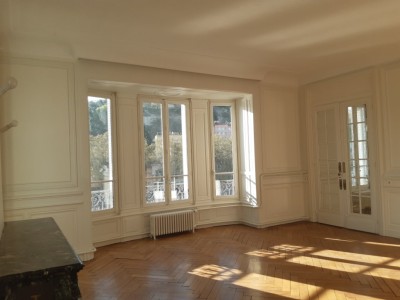 APPARTEMENT T6 A LOUER - LYON 2EME ARRONDISSEMENT - 233.85 m2 - 2970 € charges comprises par mois