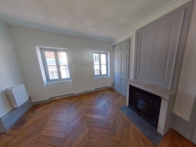 APPARTEMENT T2 A LOUER - LYON 2EME ARRONDISSEMENT - 51.97 m2 - 885 € charges comprises par mois