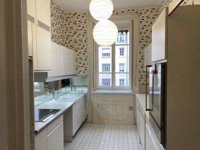 APPARTEMENT T4 A LOUER - LYON 3EME ARRONDISSEMENT - 131,96 m2 - 1900 € charges comprises par mois
