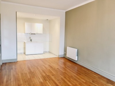 APPARTEMENT T4 A LOUER - LYON 8EME ARRONDISSEMENT - 79,21 m2 - 1120 € charges comprises par mois