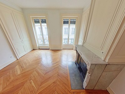 APPARTEMENT T4 A LOUER - LYON 1ER ARRONDISSEMENT La Bourse-Grenette - 102.46 m2 - 1900€ charges comprises par mois