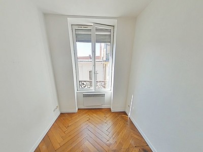 STUDIO A LOUER - LYON 1ER ARRONDISSEMENT Terreaux-Bat-d-Argent - 16.82 m2 - 555 € charges comprises par mois