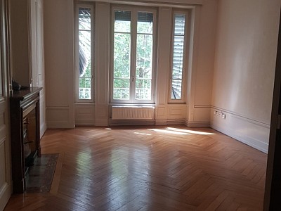 APPARTEMENT T4 A LOUER - LYON 6EME ARRONDISSEMENT l Helvetie - 142.9 m2 - 2 110 € charges comprises par mois