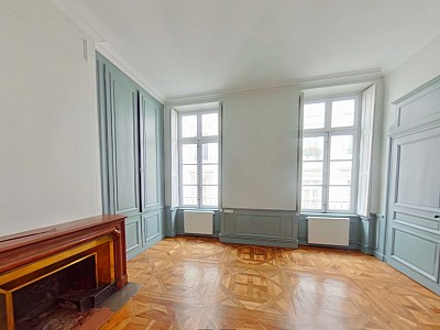 APPARTEMENT T5 A LOUER - LYON 2EME ARRONDISSEMENT Bellecour-a Gourjus - 140.57 m2 - 2360€ charges comprises par mois