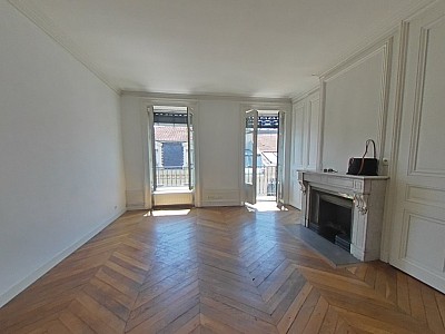 APPARTEMENT T4 A LOUER - LYON 1ER ARRONDISSEMENT La Bourse-Grenette - 104.79 m2 - 1650€ charges comprises par mois