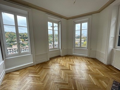 APPARTEMENT T3 A LOUER - LYON 1ER ARRONDISSEMENT Giraud-Saint-Vincent - 69.9 m2 - 1 280 € charges comprises par mois