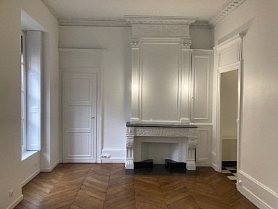 APPARTEMENT T2 A LOUER - LYON 2EME ARRONDISSEMENT Carnot-Charite - 60.88 m2 - 990€ charges comprises par mois