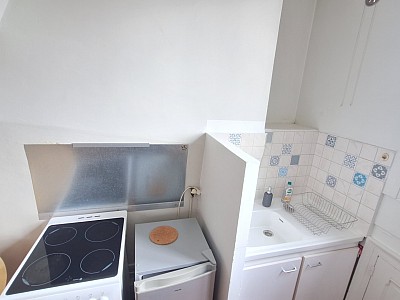 STUDIO A LOUER - LYON 7EME ARRONDISSEMENT Centre Berthelot - 22.21 m2 - 570€ charges comprises par mois