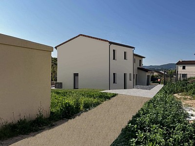 APPARTEMENT T5 A LOUER - VINDRY SUR TURDINE - 90.43 m2 - 1�250�&euro; charges comprises par mois