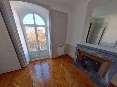 APPARTEMENT T3 A LOUER - LYON 1ER ARRONDISSEMENT Mairie-Martiniere - 81.47 m2 - 1�060�&euro; charges comprises par mois
