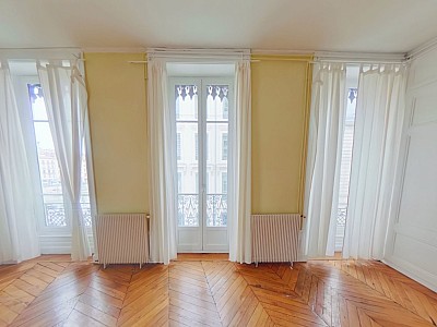 APPARTEMENT T4 A LOUER - LYON 5EME ARRONDISSEMENT Saint-Paul - 111.99 m2 - 1 500 &euro; charges comprises par mois
