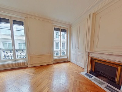 APPARTEMENT T3 A LOUER - LYON 2EME ARRONDISSEMENT La Bourse-Grenette - 98.86 m2 - 1 605 &euro; charges comprises par mois