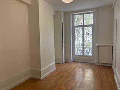 APPARTEMENT T2 A LOUER - LYON 7EME ARRONDISSEMENT Stalingrad - 62.17 m2 - 875 &euro; charges comprises par mois