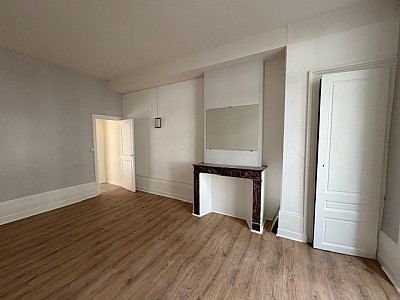 APPARTEMENT T4 A LOUER - LYON 7EME ARRONDISSEMENT Stalingrad - 107.54 m2 - 1 590 &euro; charges comprises par mois