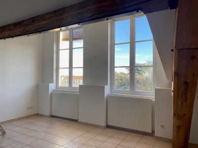 APPARTEMENT T4 A LOUER - LYON 1ER ARRONDISSEMENT CROIX ROUSSE - 75.05 m2 - 1125 € charges comprises par mois