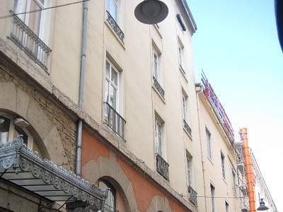 APPARTEMENT T2 A LOUER - LYON 2EME ARRONDISSEMENT BELLECOUR - 26,58 m2 - 580 € charges comprises par mois