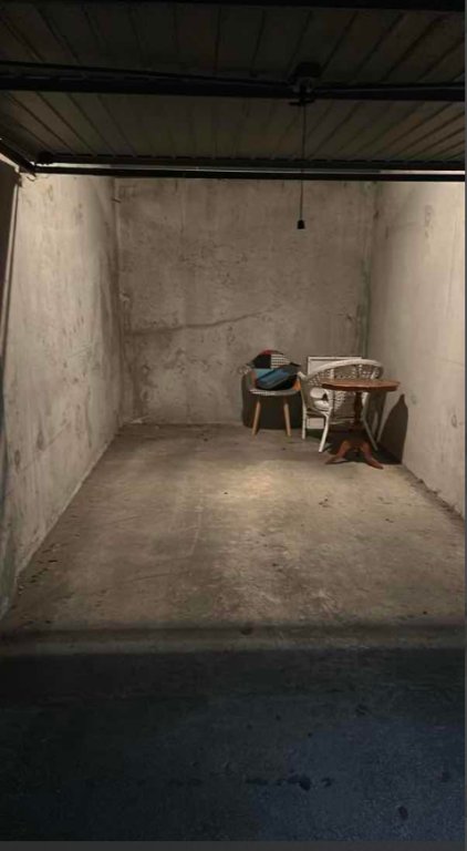GARAGE A LOUER - CALUIRE ET CUIRE Coste-Croix-Rousse - 15 m2 - 120 &euro; charges comprises par mois