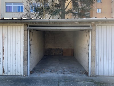 GARAGE A LOUER - LYON 4EME ARRONDISSEMENT PLACE CROIX-ROUSSE - 12 m2 - 152 € charges comprises par mois