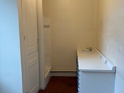 MAISON A LOUER - LYON 8EME ARRONDISSEMENT General Andre - 75.52 m2 - 1200€ charges comprises par mois