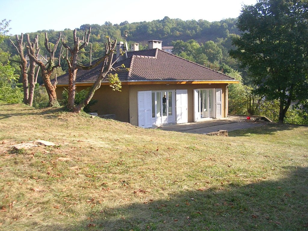 MAISON A LOUER ST CYR AU MONT D OR 234 m2 2 150 € charges