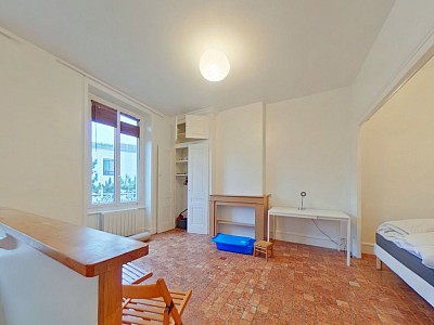 STUDIO A LOUER - CALUIRE ET CUIRE Coste-Croix-Rousse - 32.8 m2 - 630€ charges comprises par mois
