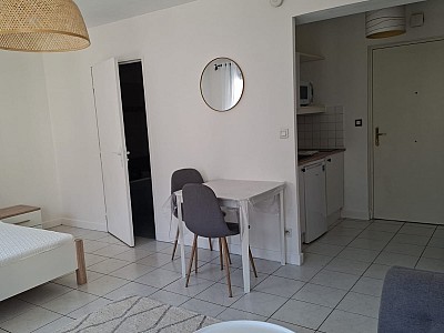 STUDIO A LOUER - CALUIRE ET CUIRE Coste-Croix-Rousse - 28.78 m2 - 760 &euro; charges comprises par mois