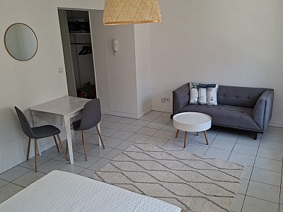 STUDIO A LOUER - CALUIRE ET CUIRE Coste-Croix-Rousse - 28.78 m2 - 760 &euro; charges comprises par mois