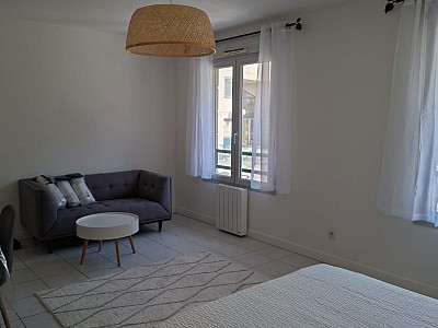 STUDIO A LOUER - CALUIRE ET CUIRE Coste-Croix-Rousse - 28.78 m2 - 760 &euro; charges comprises par mois