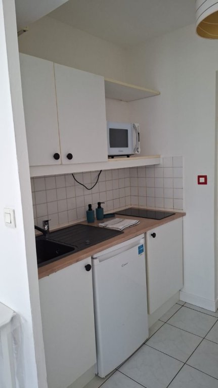 STUDIO A LOUER - CALUIRE ET CUIRE Coste-Croix-Rousse - 28.78 m2 - 760 &euro; charges comprises par mois