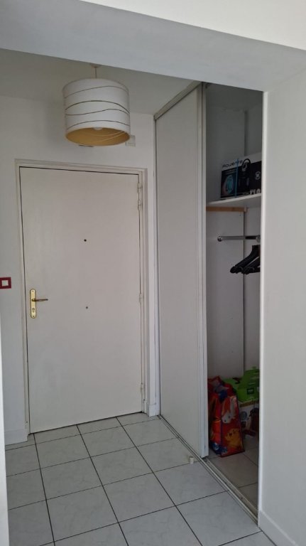 STUDIO A LOUER - CALUIRE ET CUIRE Coste-Croix-Rousse - 28.78 m2 - 760 &euro; charges comprises par mois