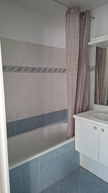 STUDIO A LOUER - CALUIRE ET CUIRE Coste-Croix-Rousse - 28.78 m2 - 760 &euro; charges comprises par mois