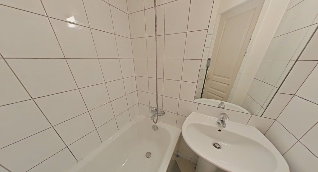 STUDIO A LOUER - LYON 1ER ARRONDISSEMENT Terreaux-Bat-d-Argent - 16.82 m2 - 555 &euro; charges comprises par mois