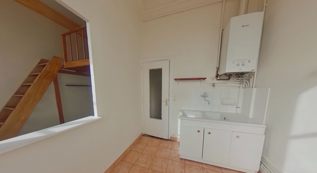 STUDIO A LOUER - LYON 1ER ARRONDISSEMENT Grande-Cote-Bon-Pasteur - 39.6 m2 - 695�&euro; charges comprises par mois