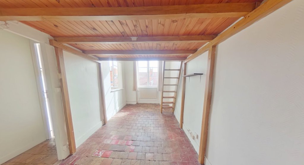 STUDIO A LOUER - LYON 1ER ARRONDISSEMENT Grande-Cote-Bon-Pasteur - 39.6 m2 - 695�&euro; charges comprises par mois