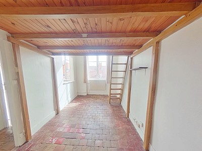 STUDIO A LOUER - LYON 1ER ARRONDISSEMENT Grande-Cote-Bon-Pasteur - 39.6 m2 - 695�&euro; charges comprises par mois