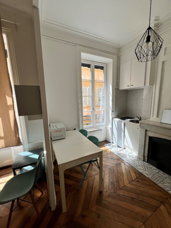 STUDIO A LOUER - LYON 1ER ARRONDISSEMENT Mairie-Martiniere - 19.73 m2 - 695 &euro; charges comprises par mois