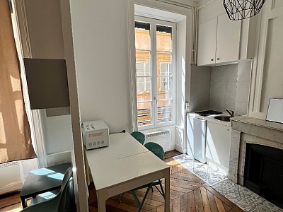 STUDIO A LOUER - LYON 1ER ARRONDISSEMENT Mairie-Martiniere - 19.73 m2 - 695 € charges comprises par mois