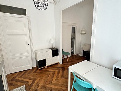 STUDIO A LOUER - LYON 1ER ARRONDISSEMENT Mairie-Martiniere - 19.73 m2 - 695 € charges comprises par mois