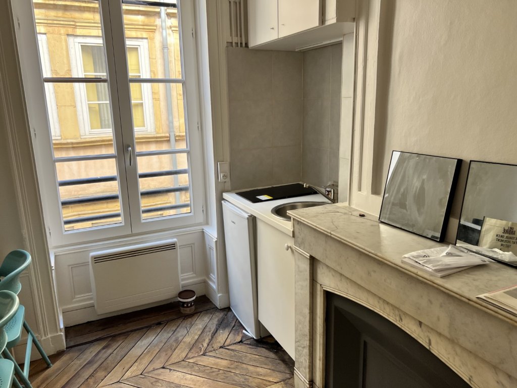 STUDIO A LOUER - LYON 1ER ARRONDISSEMENT Mairie-Martiniere - 19.73 m2 - 695 &euro; charges comprises par mois