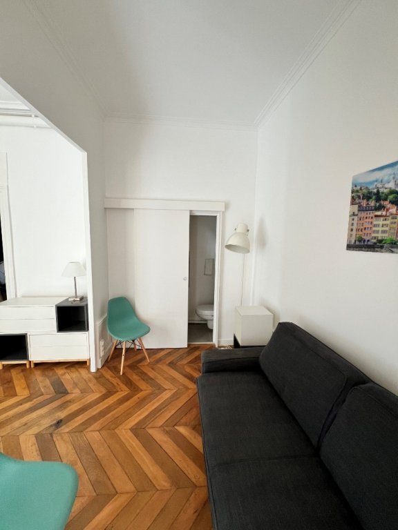 STUDIO A LOUER - LYON 1ER ARRONDISSEMENT Mairie-Martiniere - 19.73 m2 - 695 &euro; charges comprises par mois