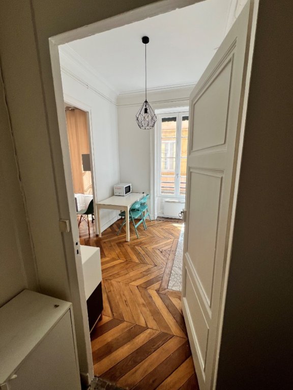 STUDIO A LOUER - LYON 1ER ARRONDISSEMENT Mairie-Martiniere - 19.73 m2 - 695 &euro; charges comprises par mois