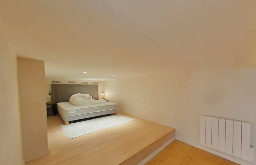 STUDIO A LOUER - LYON 1ER ARRONDISSEMENT Annonciade-Saint-Benoit - 34.2 m2 - 833 &euro; charges comprises par mois