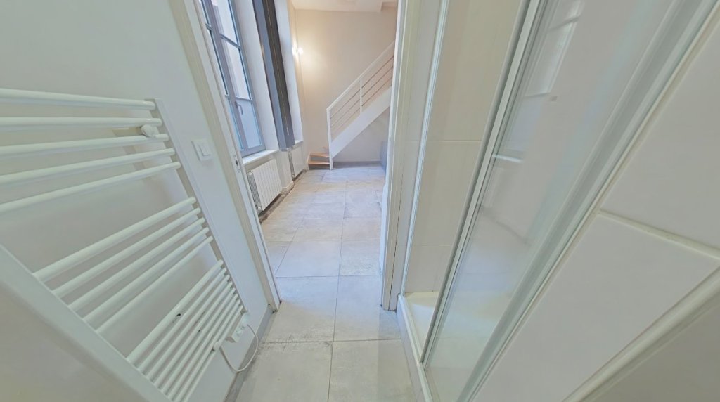 STUDIO A LOUER - LYON 1ER ARRONDISSEMENT Annonciade-Saint-Benoit - 34.2 m2 - 833 &euro; charges comprises par mois