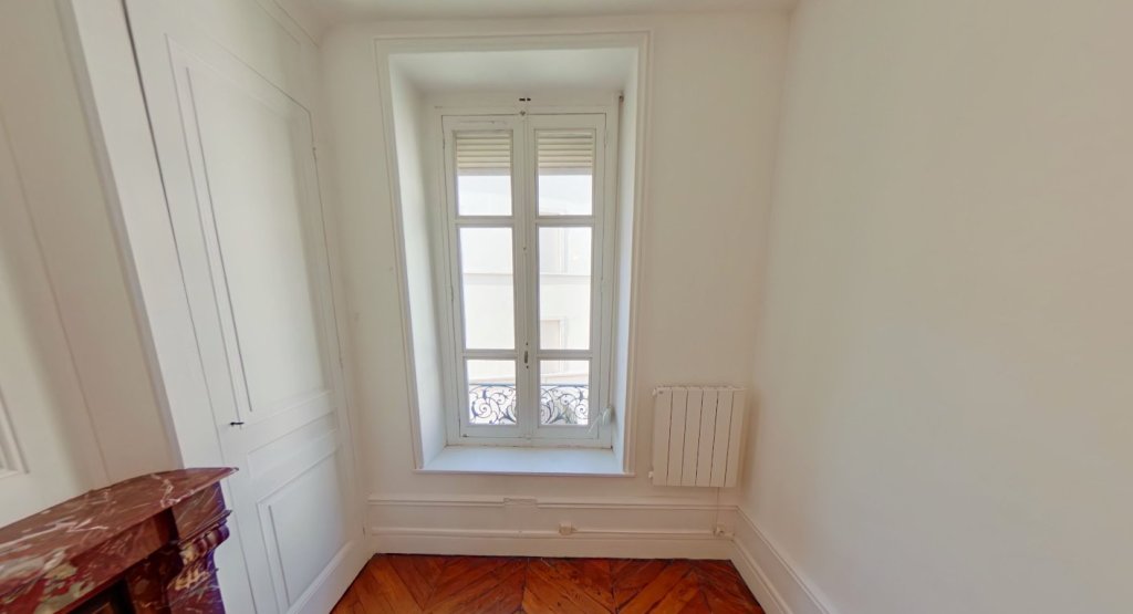 STUDIO A LOUER - LYON 1ER ARRONDISSEMENT Normale-Chartreux - 30.24 m2 - 599 &euro; charges comprises par mois