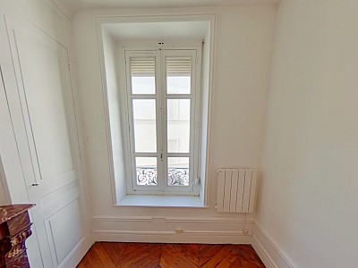 STUDIO A LOUER - LYON 1ER ARRONDISSEMENT Normale-Chartreux - 30.24 m2 - 599 &euro; charges comprises par mois