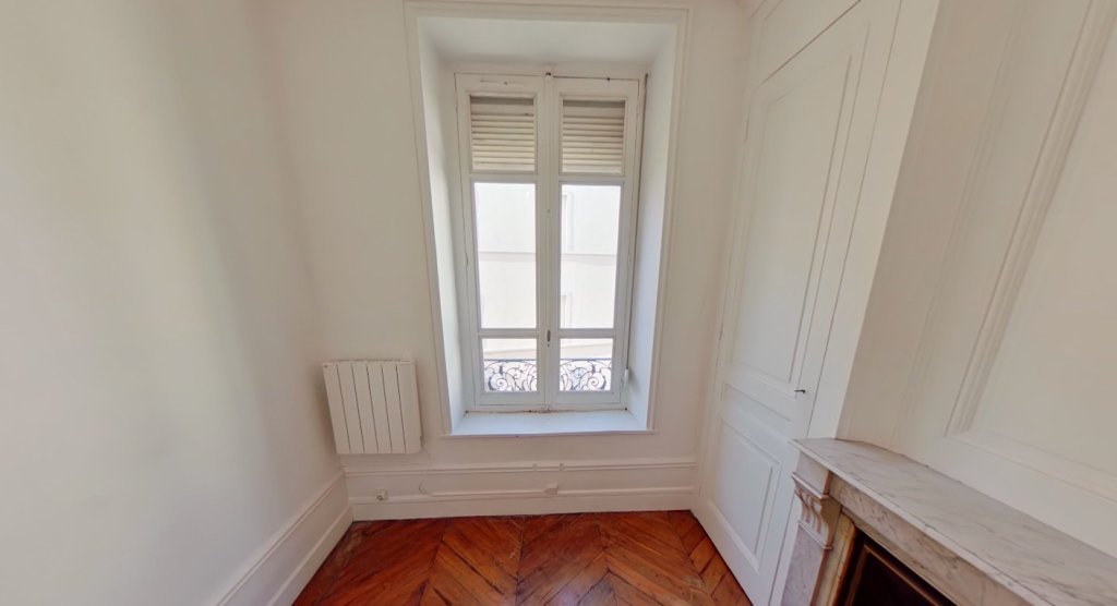 STUDIO A LOUER - LYON 1ER ARRONDISSEMENT Normale-Chartreux - 30.24 m2 - 599 &euro; charges comprises par mois