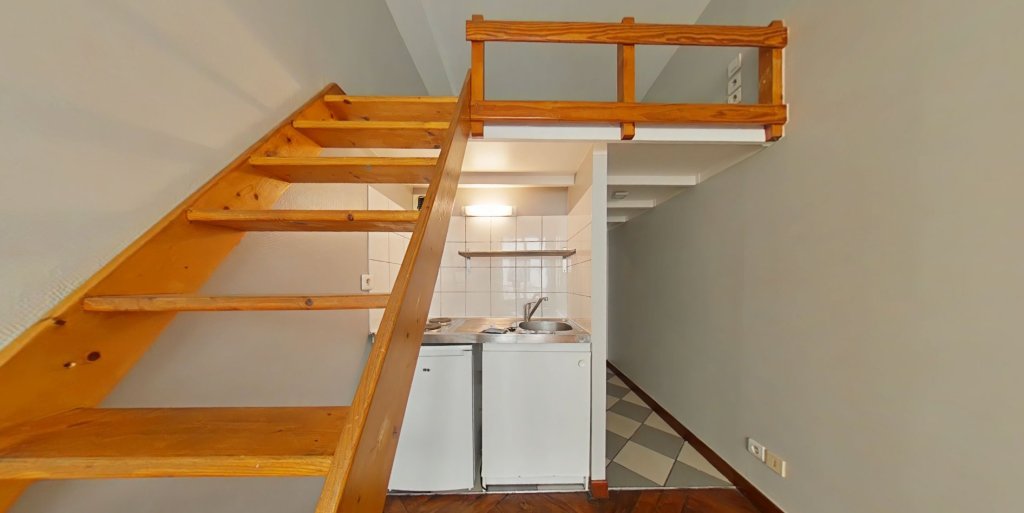 STUDIO A LOUER - LYON 1ER ARRONDISSEMENT Terreaux-Bat-d-Argent - 15.26 m2 - 495 &euro; charges comprises par mois