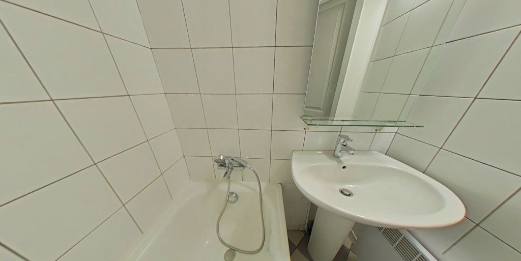 STUDIO A LOUER - LYON 1ER ARRONDISSEMENT Terreaux-Bat-d-Argent - 15.26 m2 - 495 &euro; charges comprises par mois