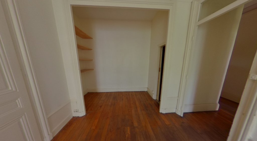 STUDIO A LOUER - LYON 1ER ARRONDISSEMENT Normale-Chartreux - 44.38 m2 - 669 &euro; charges comprises par mois