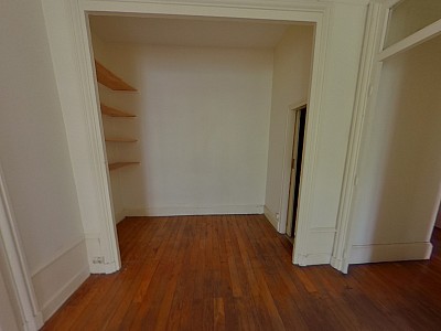 STUDIO A LOUER - LYON 1ER ARRONDISSEMENT Normale-Chartreux - 44.38 m2 - 669 € charges comprises par mois